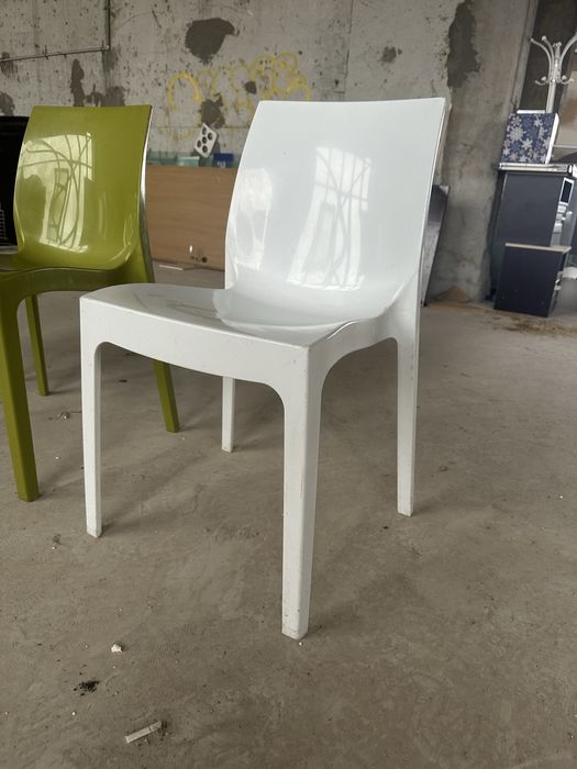 Пластмасови столове във добро състояние