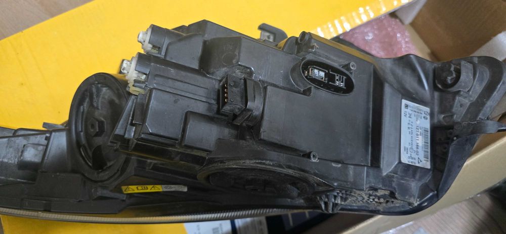 Far Bi-Xenon Opel Insignia Model A 2014, parte dreapta