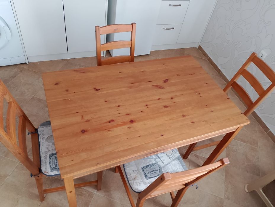 Трапезна маса с 4 стола