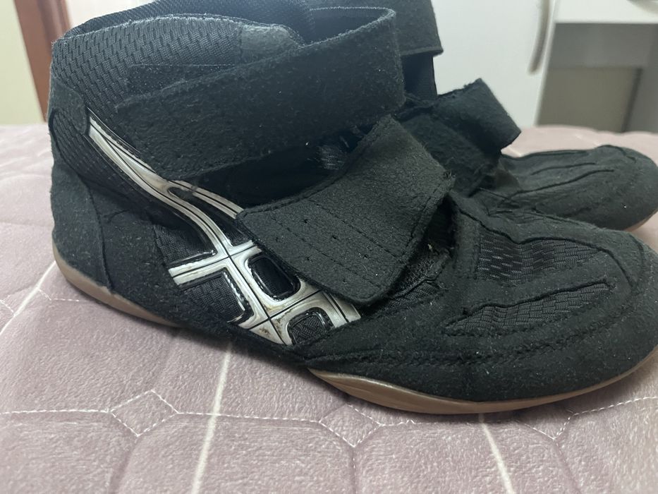 Продам борцовки ASICS