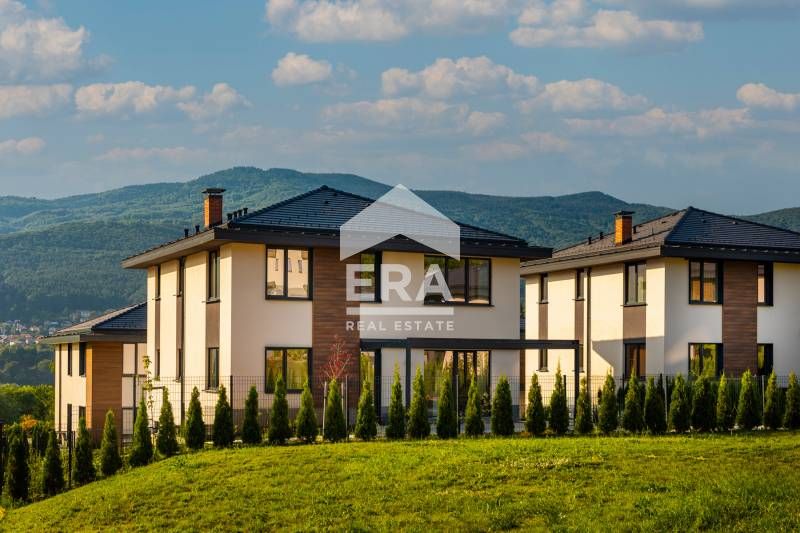 Продава се Къща в с. Владая, Област София-град - 229 кв.м за 1782 €/кв.м - Снимка #6