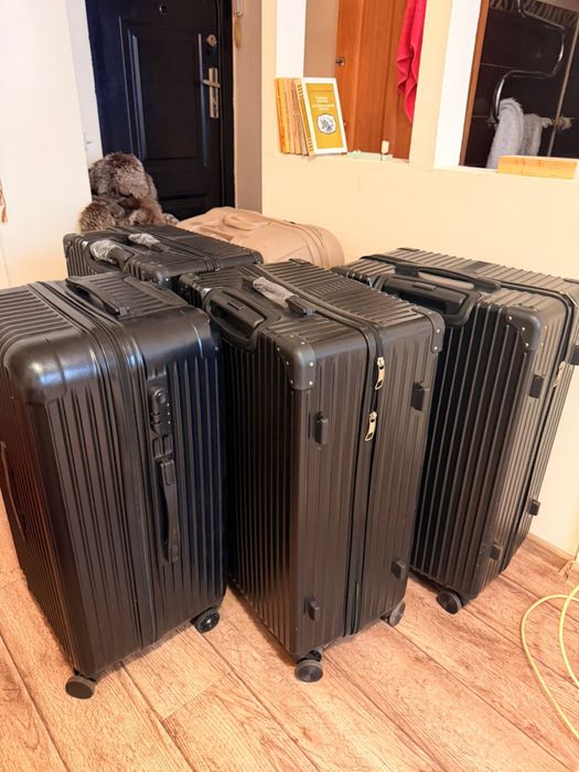 Продается чемодан.