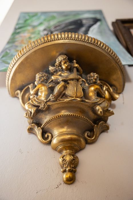 Consolă cu îngerași instrumentiști