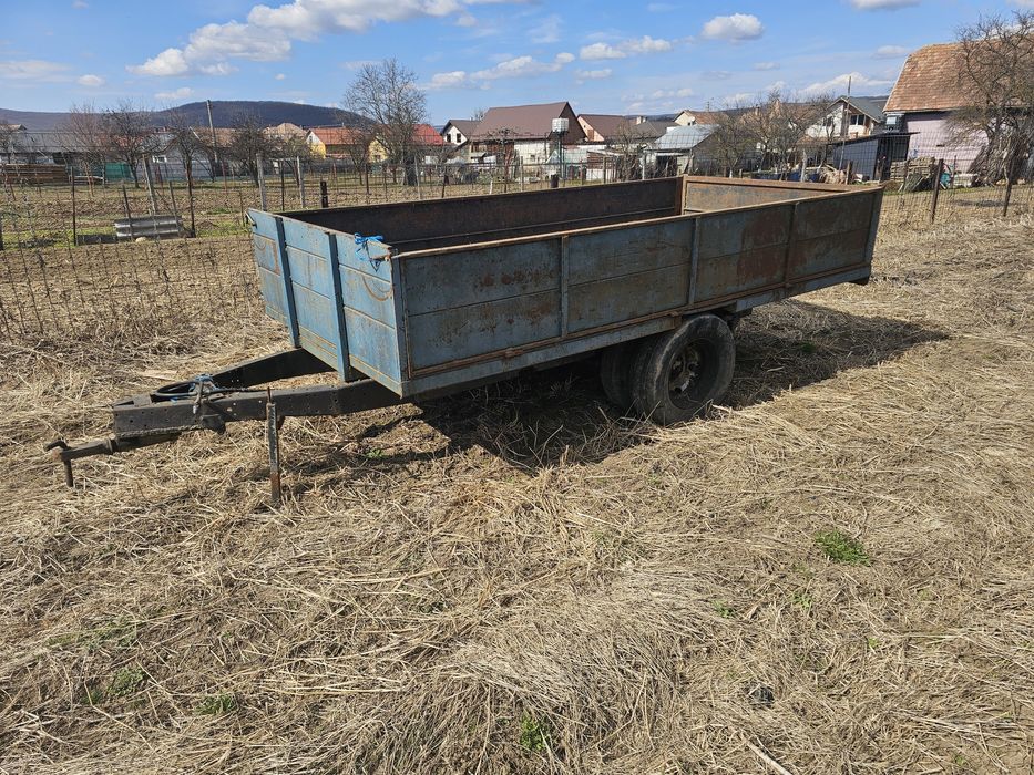 Remorca basculabila foriestera