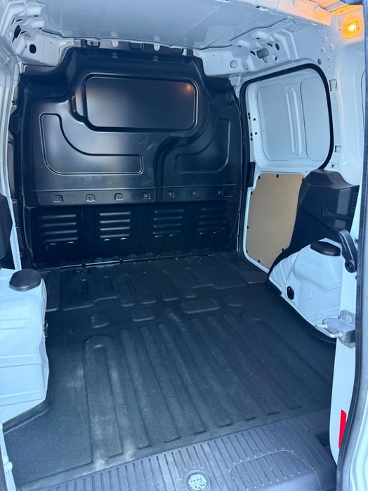 Ford Transit Courier 2020 – 1.5 Diesel – 249.529 km – 10.000 euro