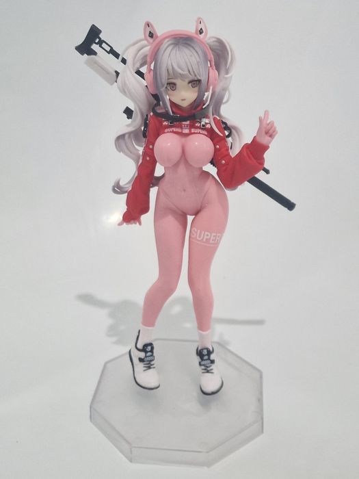 Аниме фигурка девушка