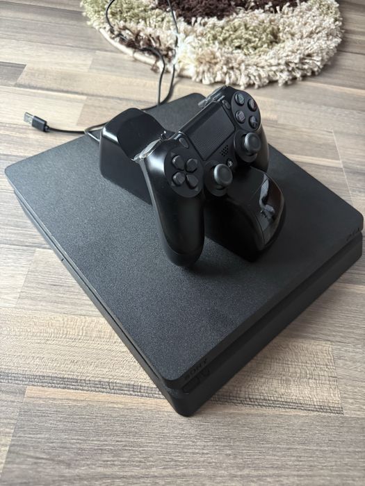 De vanzare PlayStation 4 pro 1TB