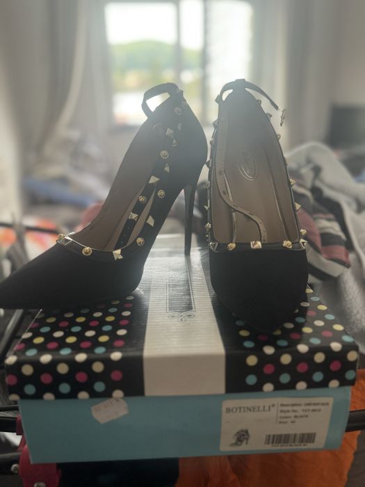 Pantofi negri eleganti