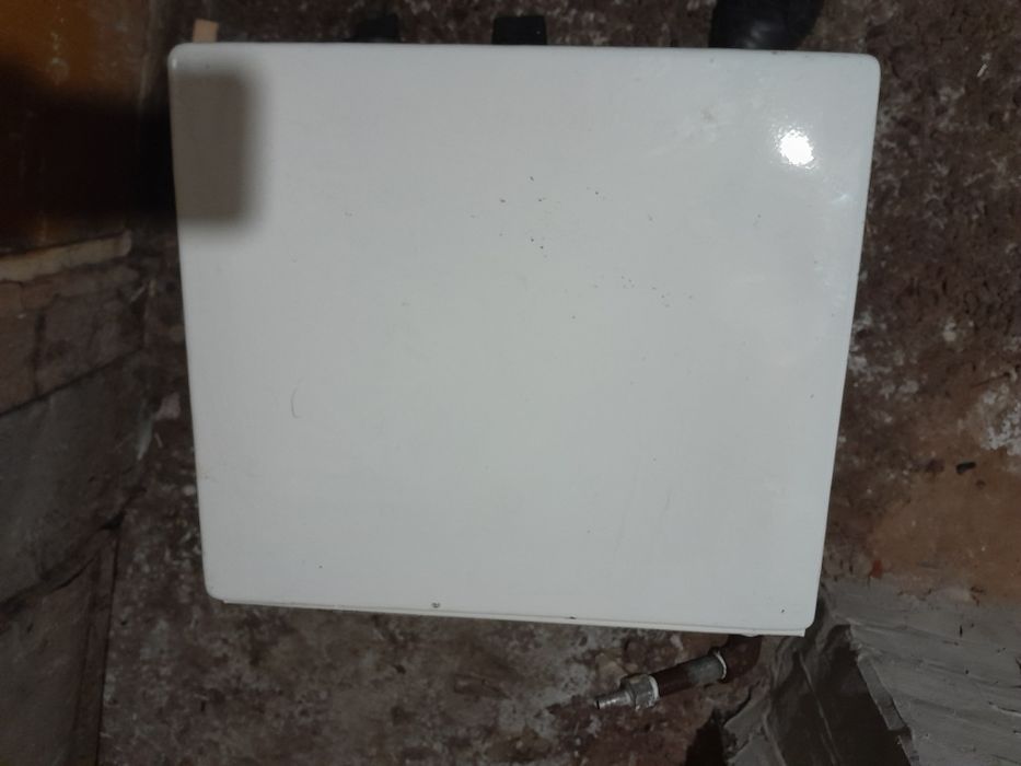 Продам газовую плиту для дачу.