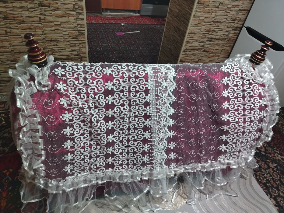 Beshik yangi ishlatilmagan kamplekt narsalari bilan