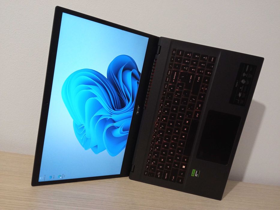 Laptop INTEL ULTRA GAMING RTX ecran 15.6 inch nvme SSD placa video dedicata NVIDIA RTX 16GB ram 2 placi video
