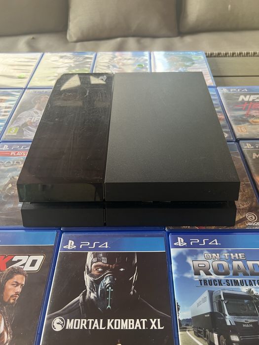 Vand PS4 + 19 jocuri + 3 Controllere