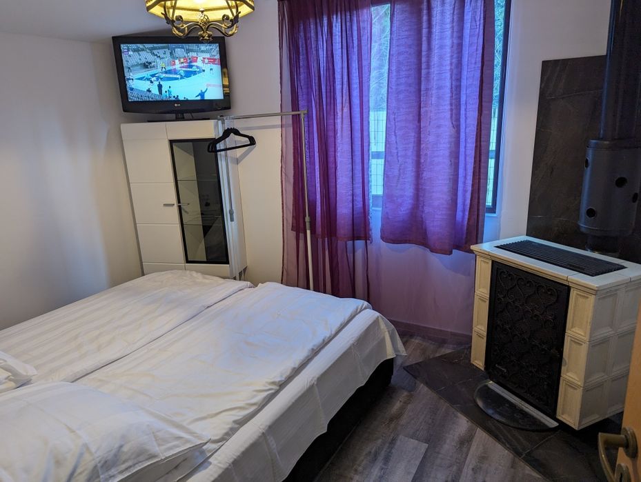 Cazare -Cabana  de închiriat  cu CIUBAR langa Castelul de Lut