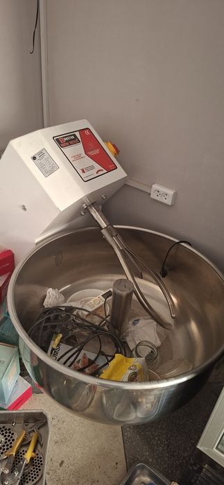 Тестомишалка продается