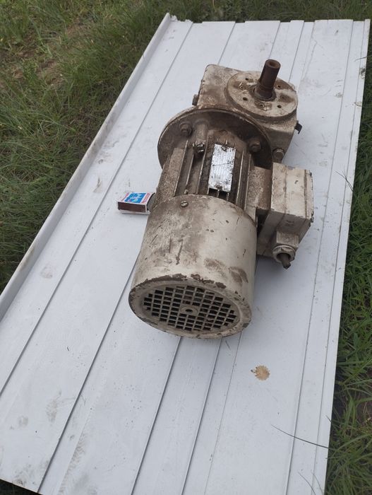 электродвигатель с редуктором