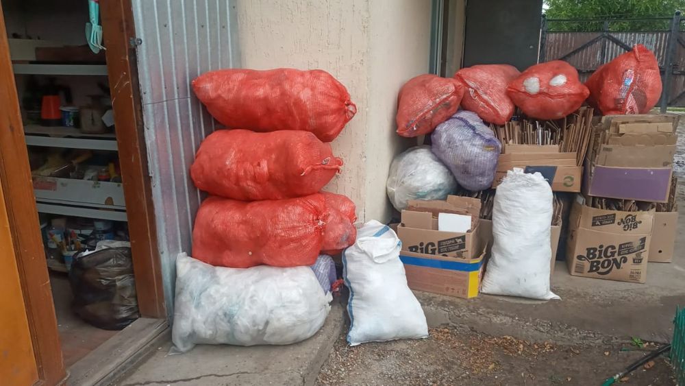 Картон , пакет , пластиковые ящики  приём!