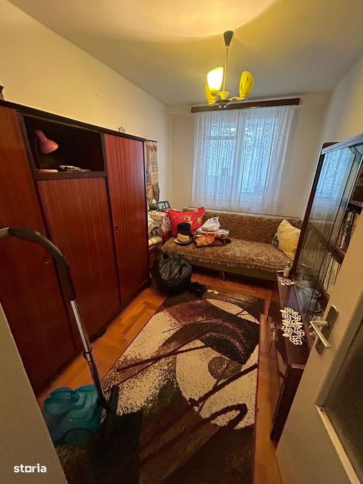 De vanzare apartament 3 camere decomandat situat in zona Starii Civile