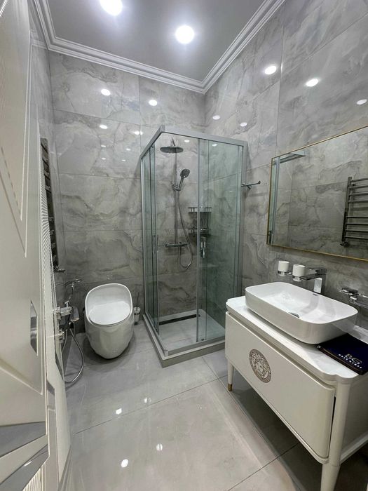 Стеклянные душевые кабины и перегородки на заказ под ключ