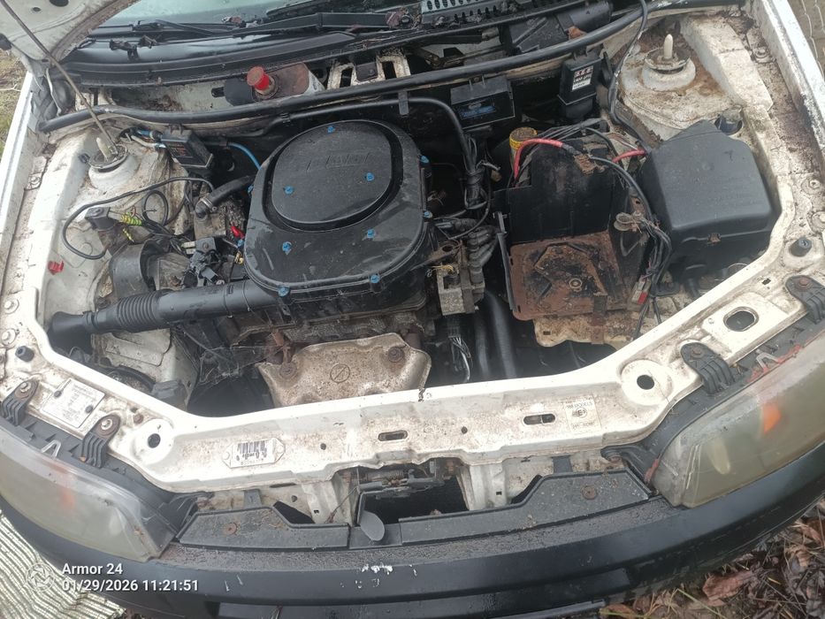 Vând proiectoare și piese Fiat PUNTO MOTOR 1.2cm cutia viteze defectă.