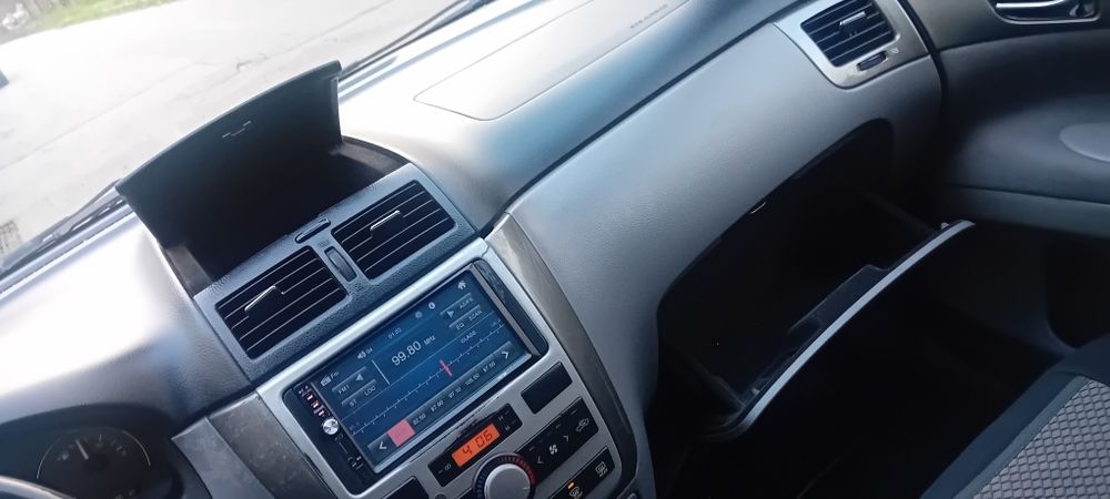 Toyota avensis verso