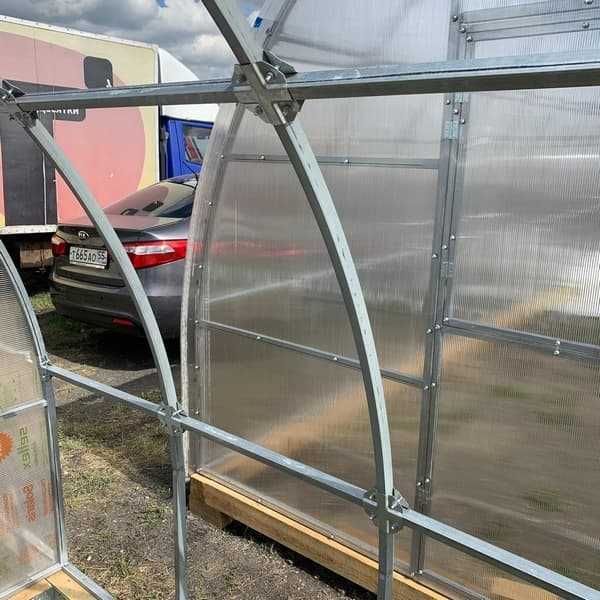 Теплица усиленная из поликарбоната