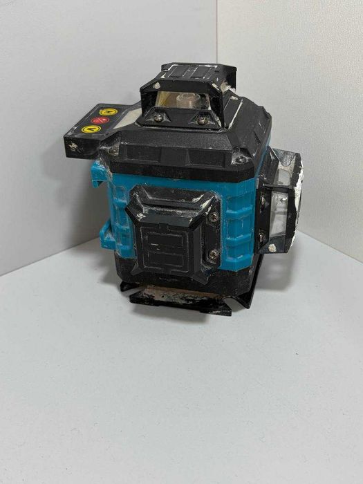 Лазерный уровень Makita sk106gdz. Астана Женис 24 лот 815108