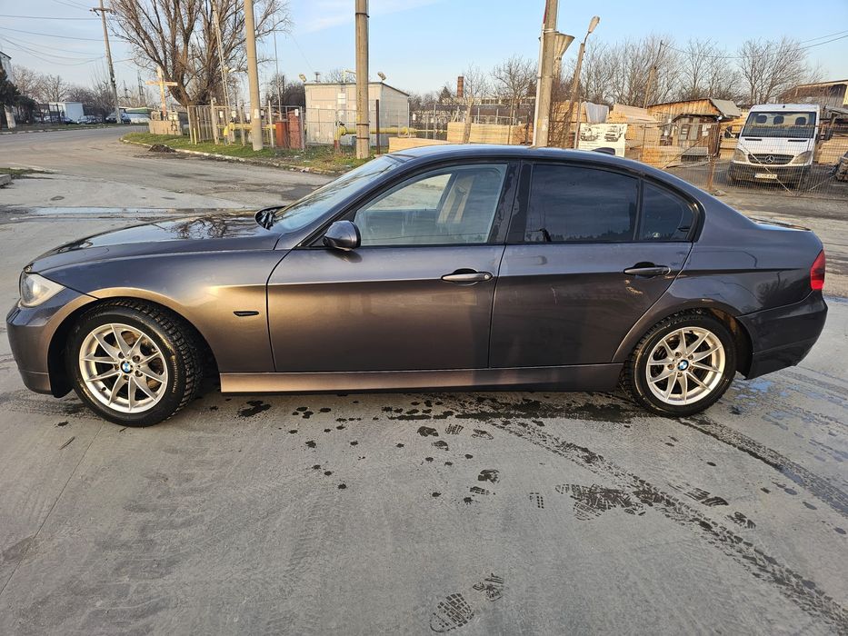 Vand Bmw 320D (E90) AUTOMAT

• Motorizare: 2.0 Diesel (320d)
• An fabr