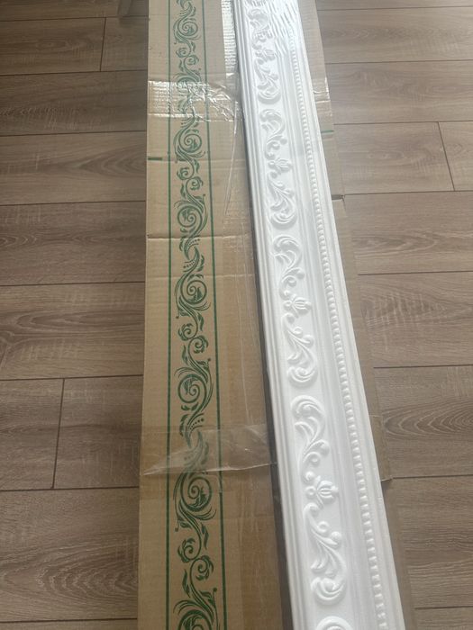 Продается потолочный плинтус