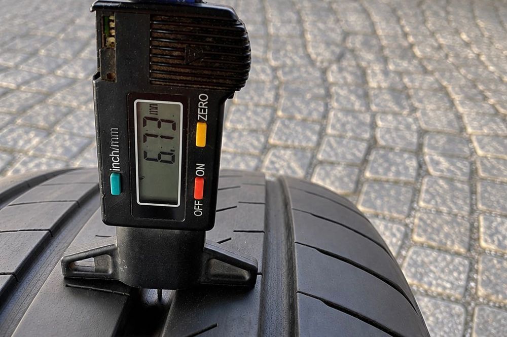 2 бр летни гуми Bridgestone 235 / 45 / 20