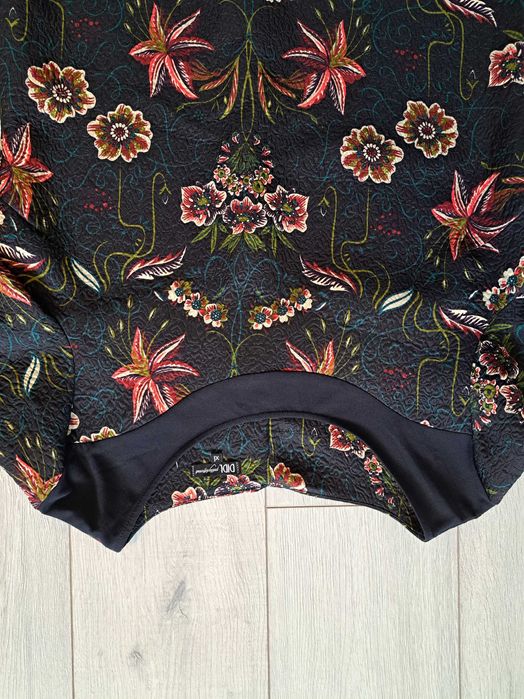 Официална роля ХЛ