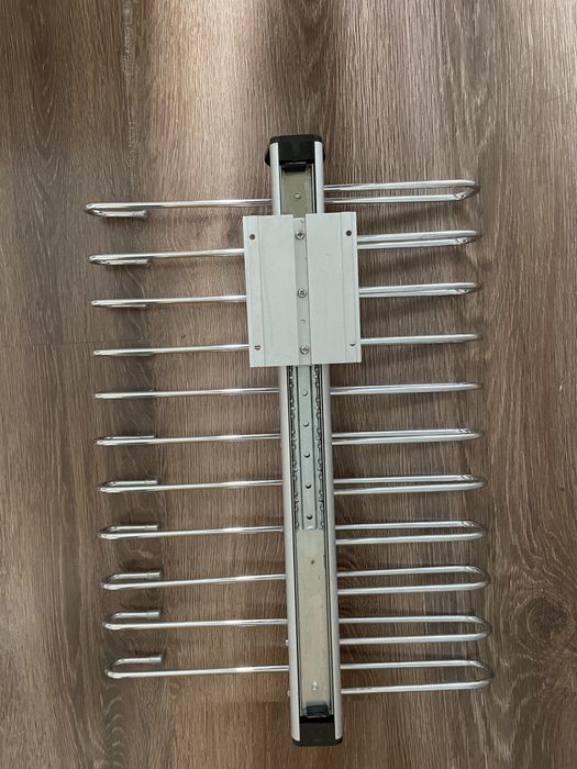 Изтеглящ механизъм за панталони