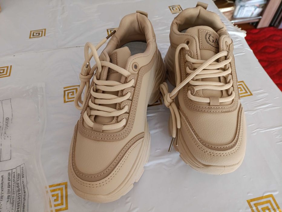 Продам кроссовки