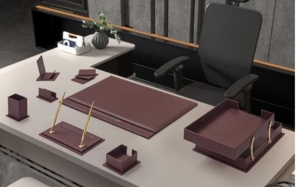 Настольные наборы кожиний серьёзно людей падарок