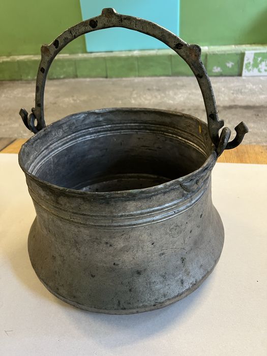 Продавам медни бакъри различни размери.