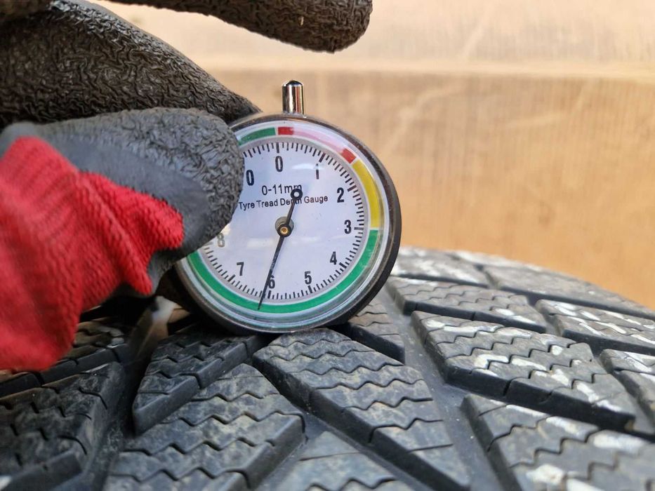 2 Bridgestone R20 285/45 Зимни гуми  DOT3221