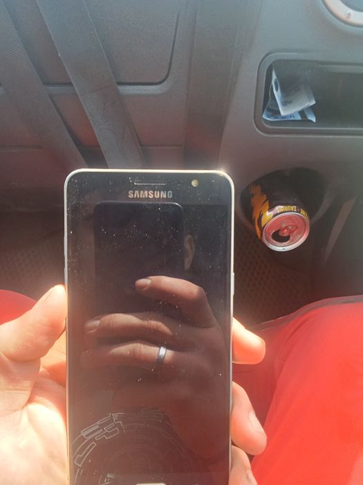 Продам Самсунг Галакси j5 16 гб