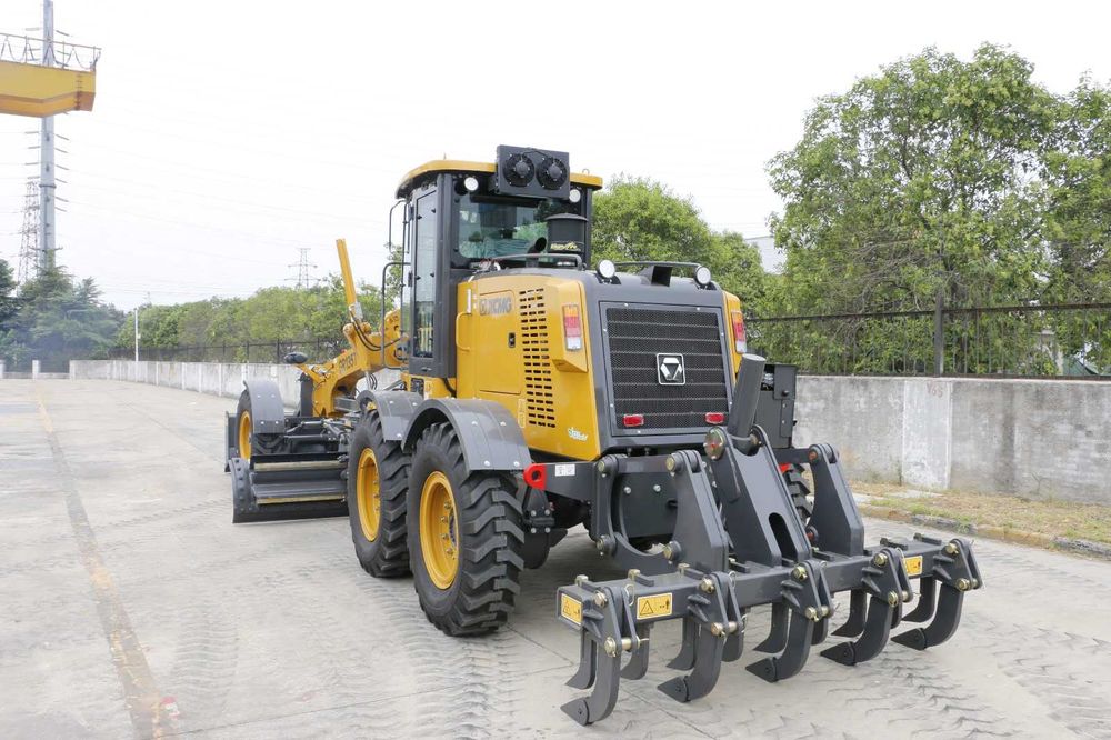 Autogreder nou XCMG GR135T, 12 t , lama fata / centrala / scarificator