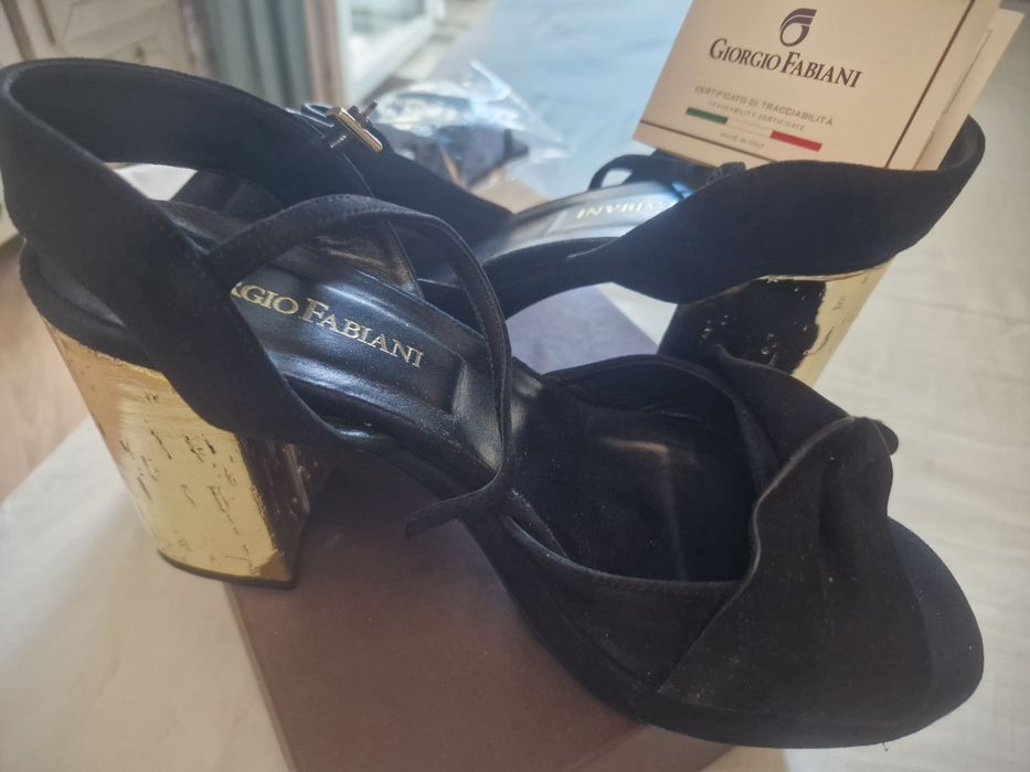 Продам босоножки FABIANI