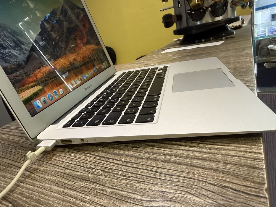 MacBook Air A1466 / Mid 2012