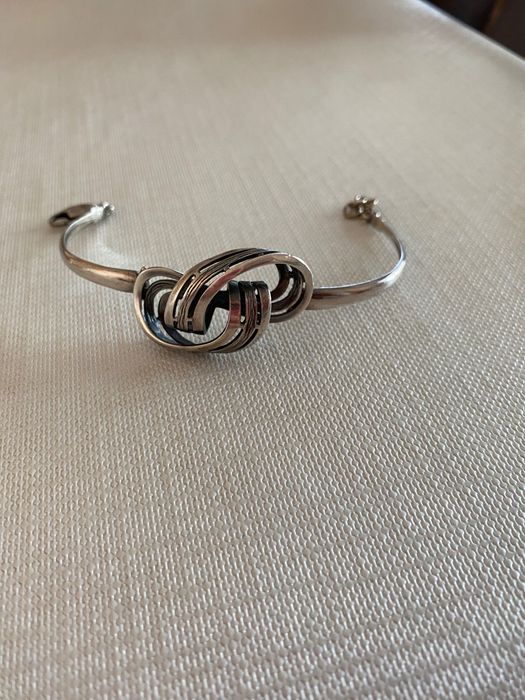 Дамска твърда гривна