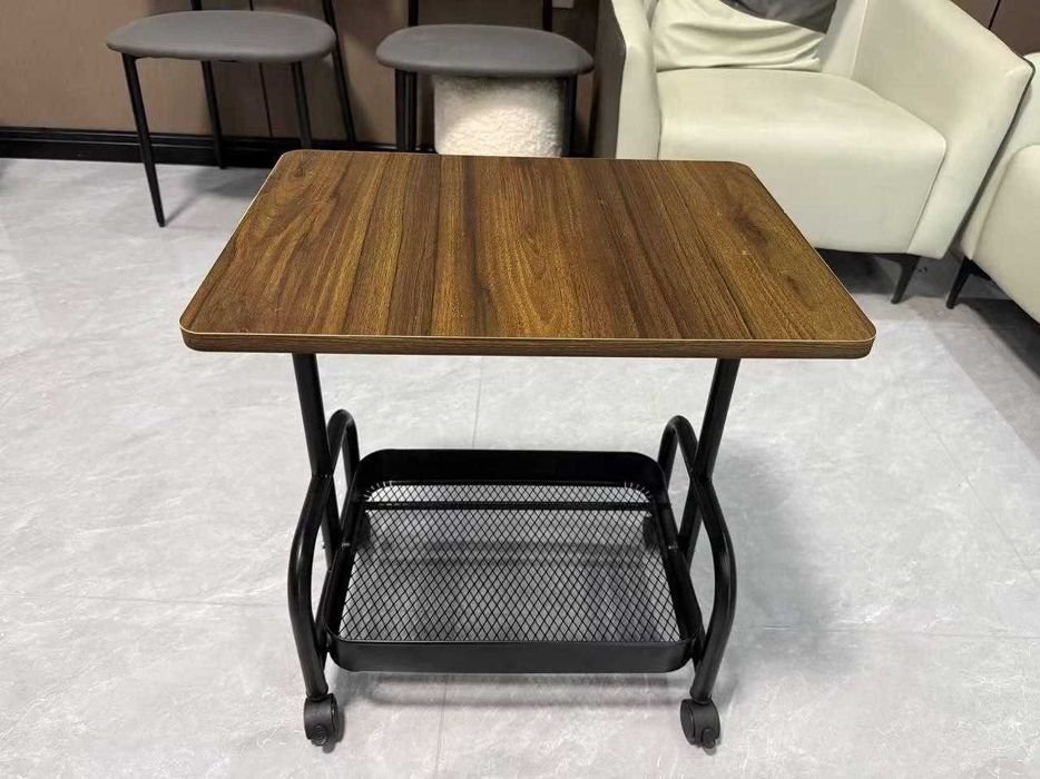 Столик журнальный на колёсиках