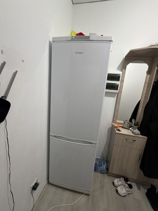 Продам холодильник Индезит