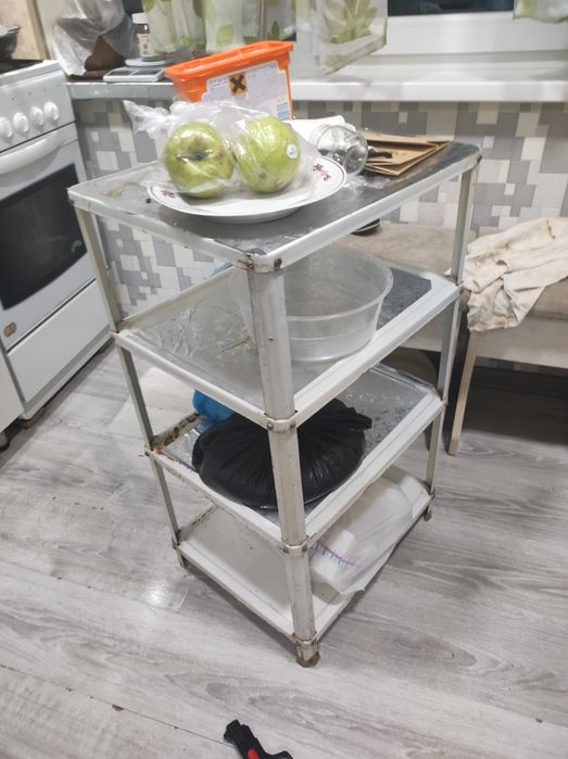 Железная полка,для хронения