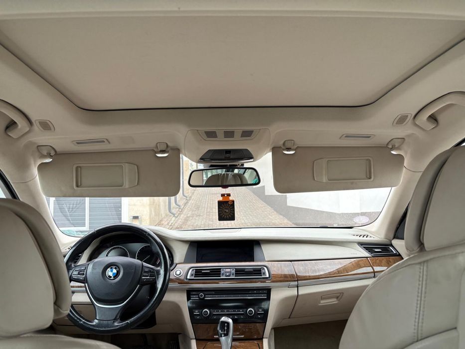 Vand urgent BMW Seria 7 (pret valabil pt cash)