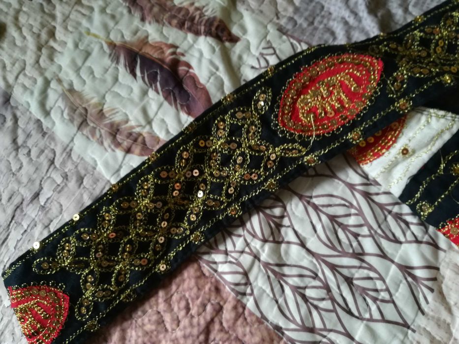 Лятна чанта от плат, везана с пайети, нова.