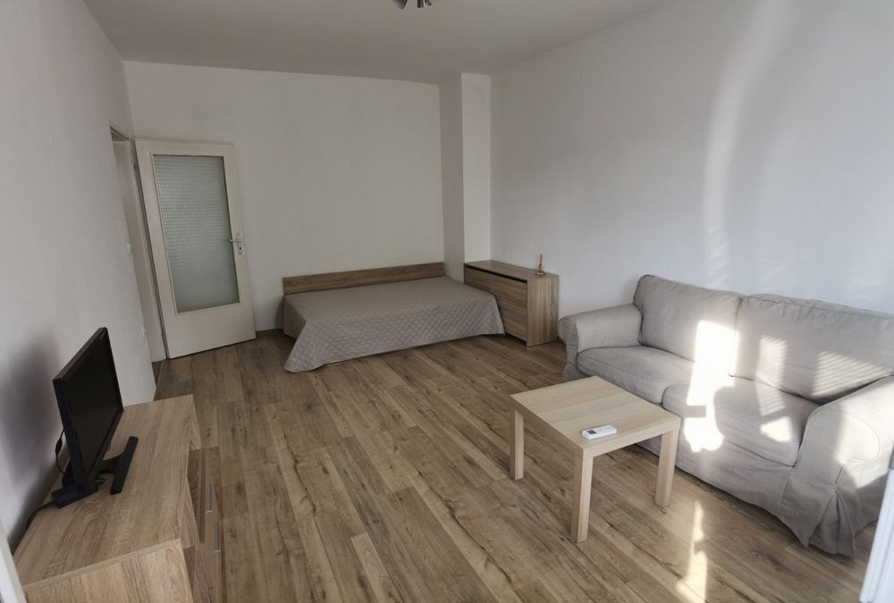 Дава се под наем Двустаен апартамент в Варна, Център - 42 кв.м за 408 € - Снимка #1