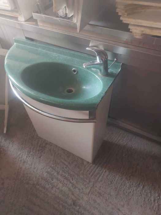 Vand chiuveta de baie, cu set complet,din, granit,400Ron/buc,la Oradea