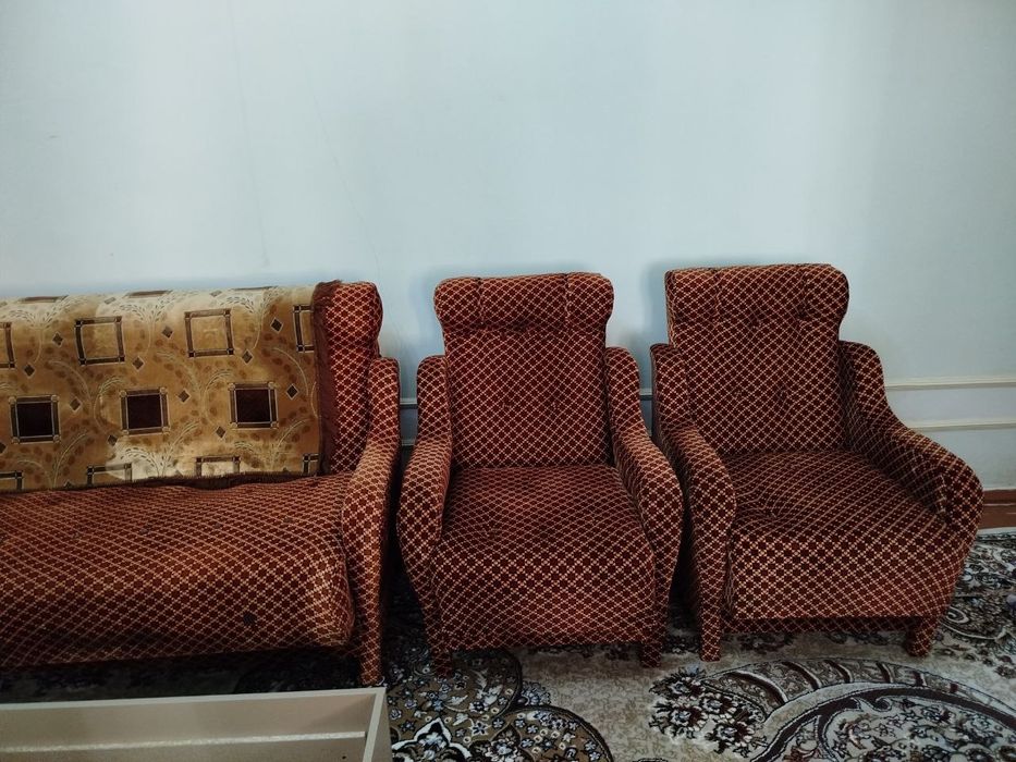 Продаётся диван с креслом комплект