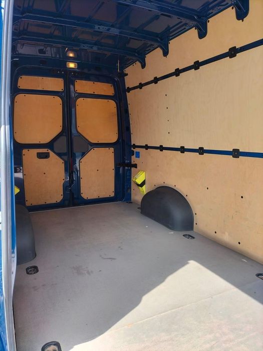 Închiriez autoutilitara/duba,3,5 tone categoria B