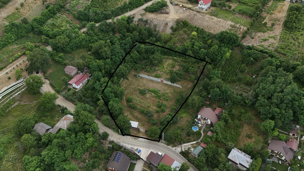 Teren intravilan  – 3.700 mp - 23 m deschidere Măgura, Bacău